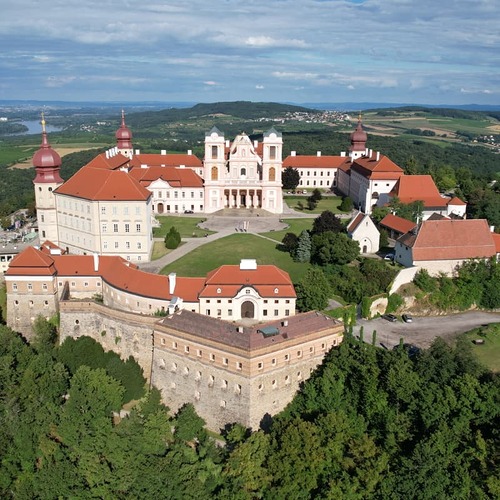 Stift Göttweig aus der Luft / Harald Aufreiter