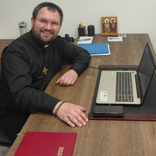 Bischof Ryabukha in seinem Büro