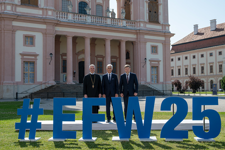 Abt Patrick Schöder OSB und Präsident Dr. Michael Linhart den ukrainischen Minister für Agrarpolitik und Ernährung Vitalij Koval / Stift Göttweig / Pater Pius Nemes Abt Patrick Schöder OSB und Präsident Dr. Michael Linhart den ukrainischen Minister für Agrarpolitik und Ernährung Vitalij Koval