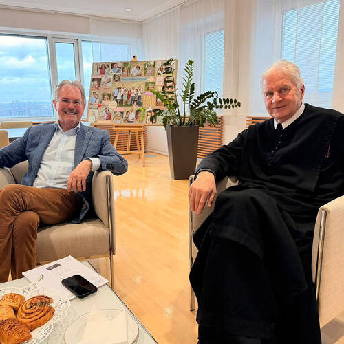 Landtagspräs. Karl Wilfing und der neue Seelsorger für die NÖ Seniorien - Pater Columban