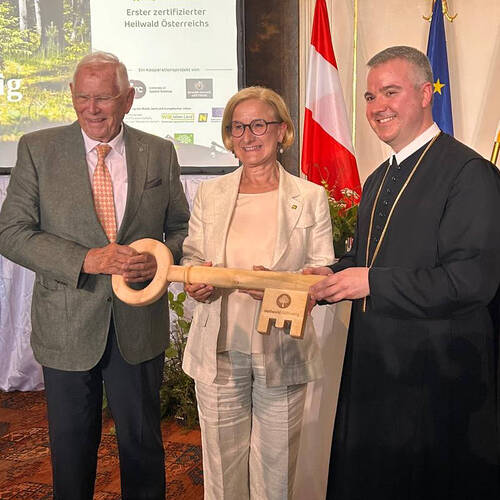 Heilwald Eröffnung - Schlüsselübergabe durch Landeshauptfrau Mikl-Leitner und Heinz Boyer (IMC) an Abt Patrick